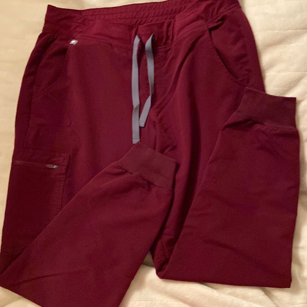 Figs Zamora Jogger scrub pants. Size Large